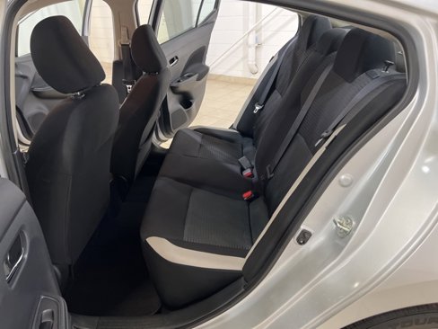 Used 2022 Nissan Versa SV image 11
