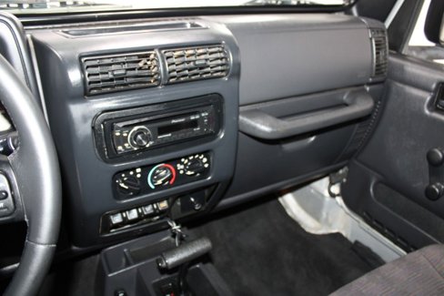 Used 2005 Jeep Wrangler Rubicon w/ Security Group image 22