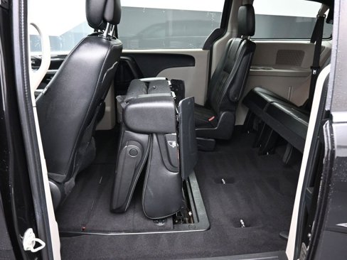 Used 2019 Dodge Grand Caravan SXT image 34