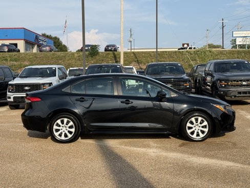 Used 2024 Toyota Corolla LE image 4