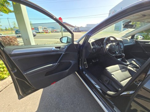Used 2017 Volkswagen Golf Alltrack S image 21