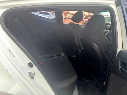 Used 2013 Hyundai Veloster image 9