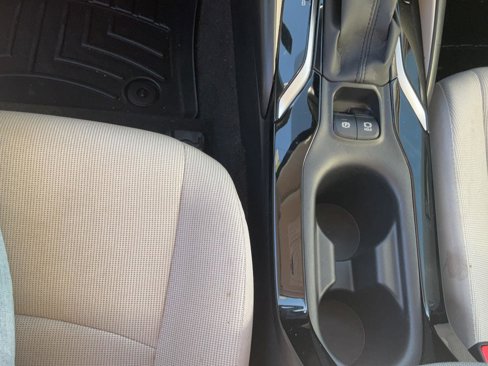 Used 2021 Toyota Corolla LE image 16
