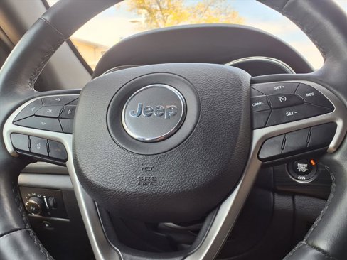 Used 2019 Jeep Grand Cherokee Altitude image 14