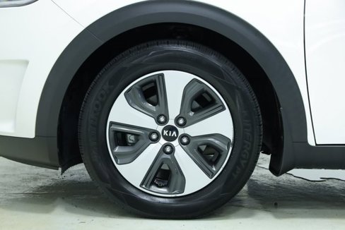 Used 2017 Kia Niro EX image 7