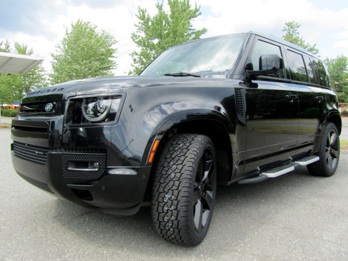 Used 2023 Land Rover Defender 110 X-Dynamic SE image 6