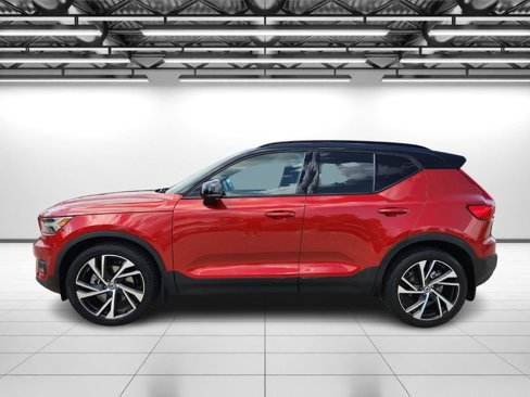 Used 2021 Volvo XC40 T5 R-Design w/ Advanced Package image 6