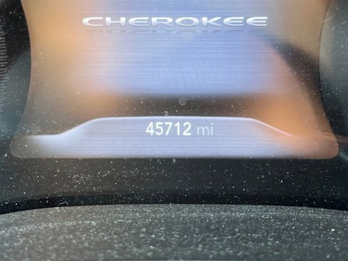 Used 2019 Jeep Cherokee Limited image 31