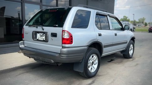 Used 2003 Isuzu Rodeo S image 3