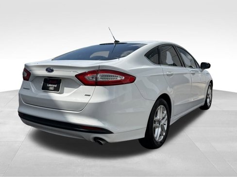 Used 2016 Ford Fusion SE image 4
