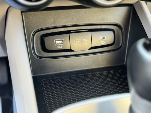 Used 2023 Hyundai Venue SEL image 17