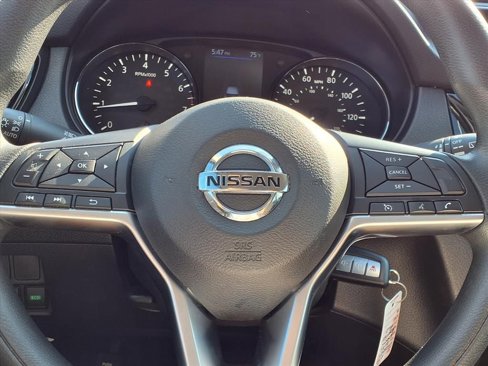 Used 2020 Nissan Rogue Sport S image 11