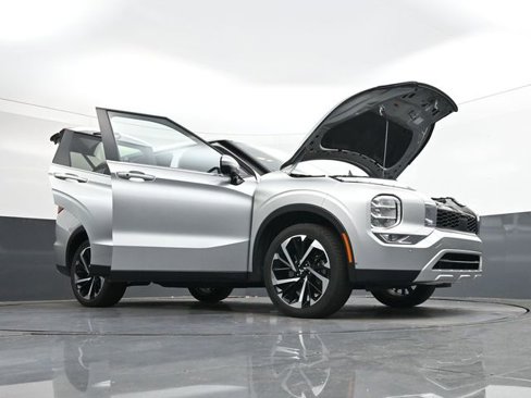 Used 2024 Mitsubishi Outlander SE image 40