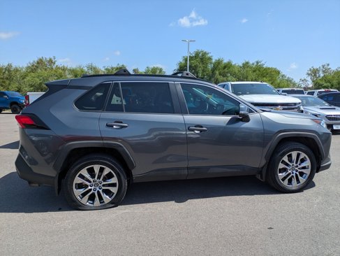 Used 2021 Toyota RAV4 XLE Premium image 2