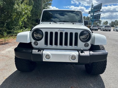 Used 2016 Jeep Wrangler Unlimited Sahara w/ Connectivity Group image 8