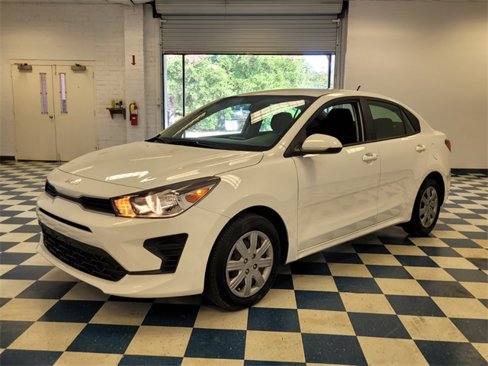 Used 2023 Kia Rio LX image 3