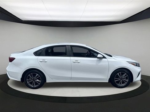 Used 2022 Kia Forte LXS image 4