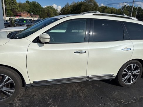 Used 2017 Nissan Pathfinder Platinum image 3