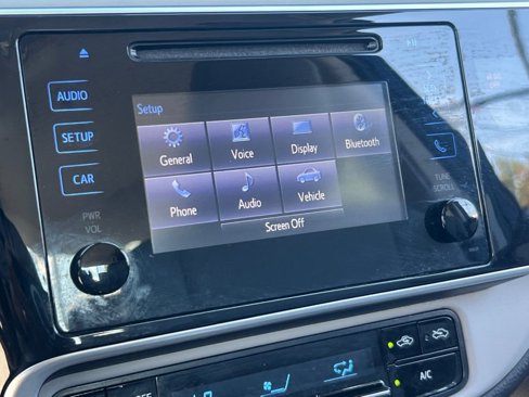 Used 2018 Toyota Corolla LE image 20