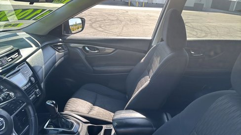 Used 2017 Nissan Rogue SV w/ SV Family Package image 26