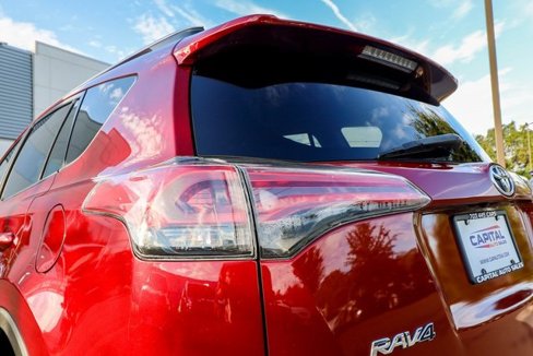 Used 2018 Toyota RAV4 XLE image 21