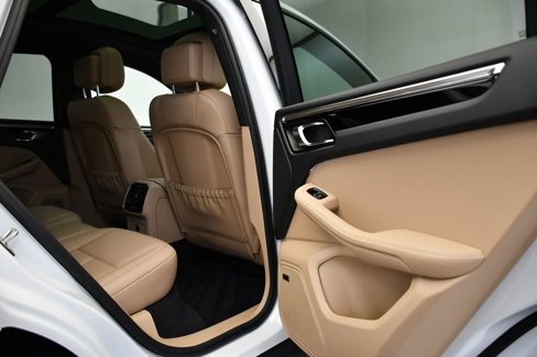 Used 2025 Porsche Macan image 53