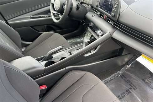 Certified 2025 Hyundai Elantra Sport image 16