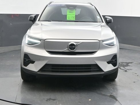 Certified 2023 Volvo XC40 Recharge Ultimate image 2