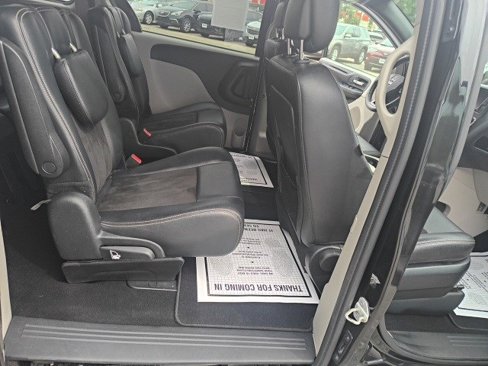 Used 2020 Dodge Grand Caravan SXT image 15