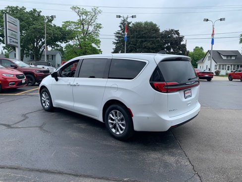New 2025 Chrysler Pacifica Select image 6