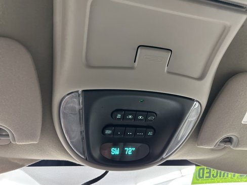 Used 2005 Chrysler Town & Country Limited image 37