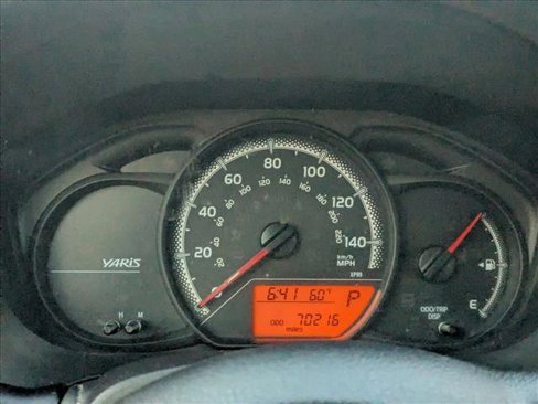 Used 2015 Toyota Yaris L image 11