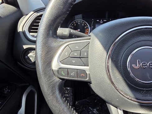 Used 2019 Jeep Renegade Latitude w/ Cold Weather Group image 19