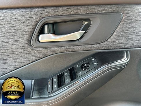 Used 2023 Nissan Rogue SV image 8