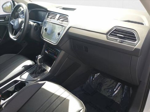 Used 2022 Volkswagen Tiguan SE image 24