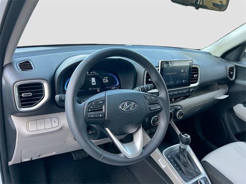 New 2025 Hyundai Venue SEL image 9