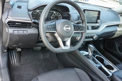 Used 2023 Nissan Altima 2.5 SV image 9