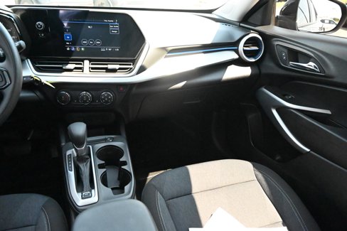 Used 2025 Chevrolet Trax LS w/ LS Convenience Package image 11