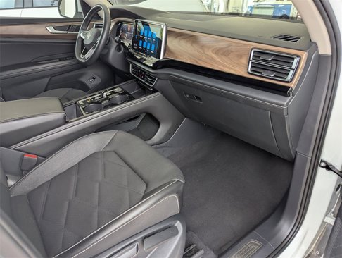 Used 2024 Volkswagen Atlas SE image 38