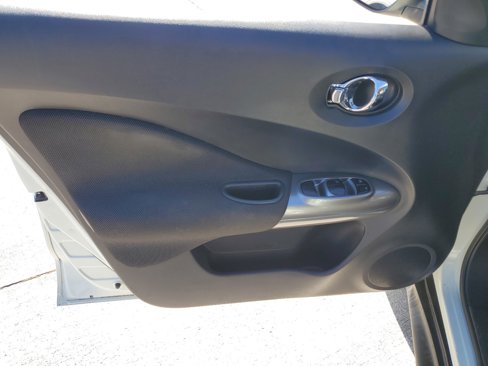 Used 2012 Nissan Juke S image 16
