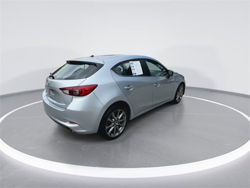 Used 2018 MAZDA MAZDA3 Touring image 8