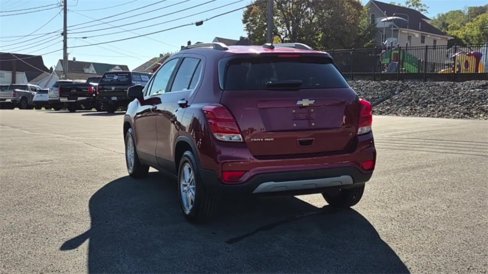 Used 2018 Chevrolet Trax LT w/ LT Convenience Package image 8