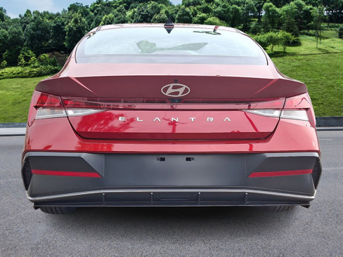 Used 2025 Hyundai Elantra SEL image 5