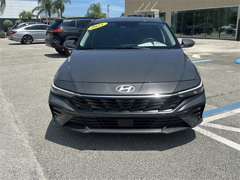 Certified 2025 Hyundai Elantra SEL image 3
