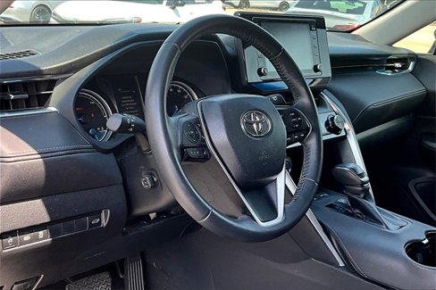 Used 2021 Toyota Venza LE image 11
