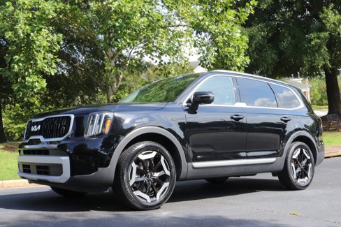 Used 2023 Kia Telluride EX w/ EX Captain's Chair Package image 48