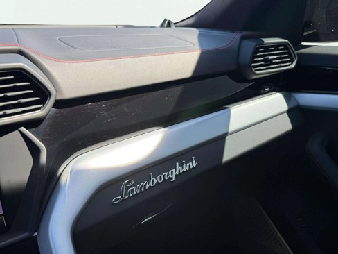 Used 2019 Lamborghini Urus image 13