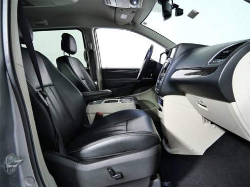 Used 2015 Chrysler Town & Country Touring-L w/ Trailer Tow Group image 11