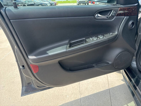 Used 2014 Chevrolet Impala LT w/ LT Sunroof Package image 18