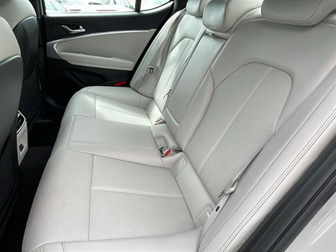 Used 2025 Genesis G70 2.5T image 16